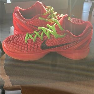 Kobe VI Protro Bright Crimson Sneakers
Reserve Grinch’s